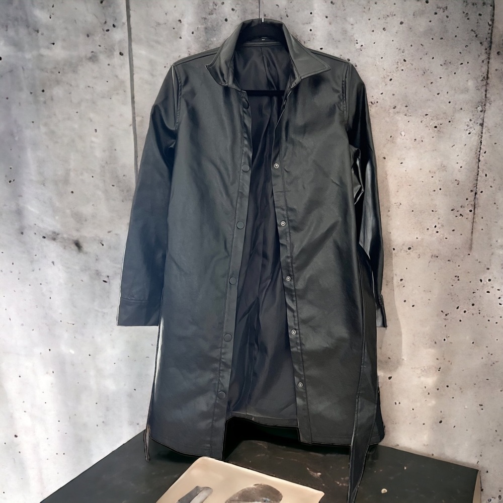 BRAND: Finese Studios   SIZE: Small   COLOR: Black